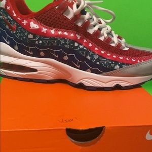 Nike air max size 6 1/2 big kids aka 8 1/2 women